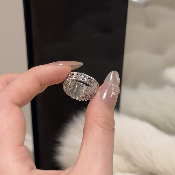 Luxury vintage hollow diamond-studded glass ring for women