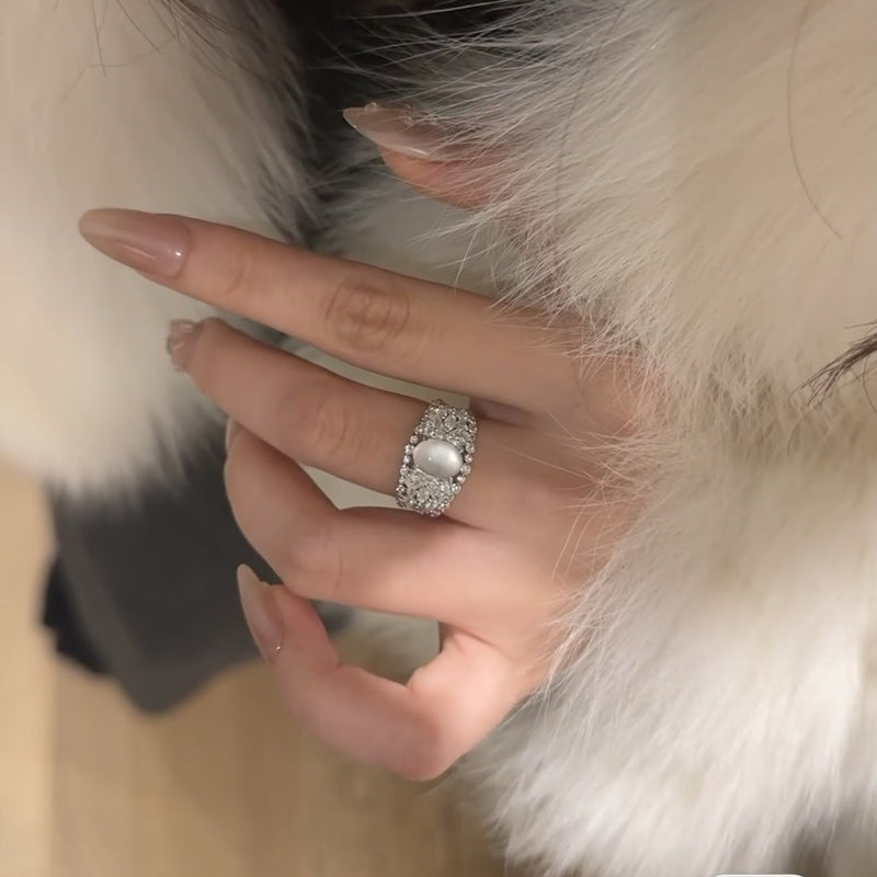 Luxury vintage hollow diamond-studded glass ring for women