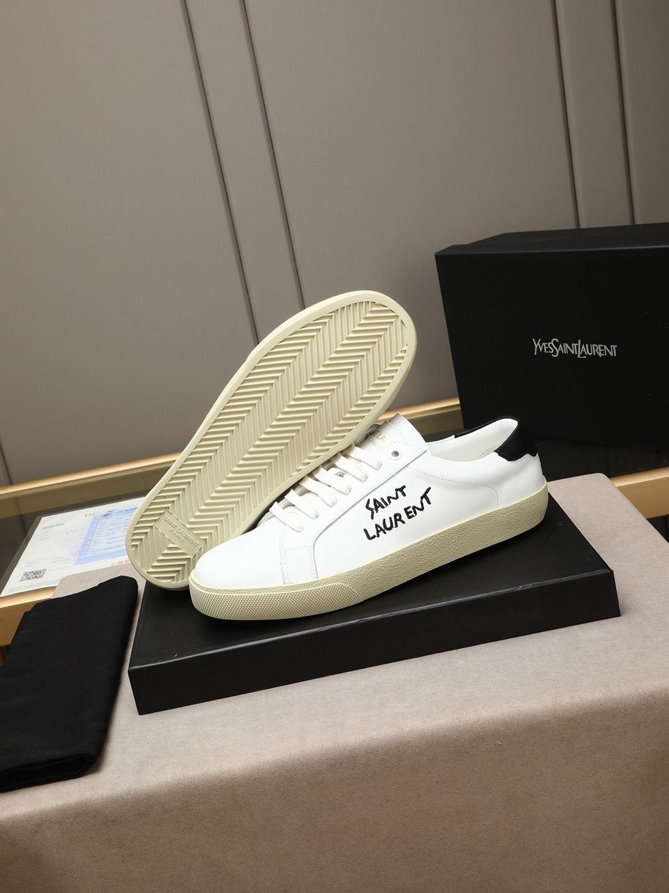 SAINT LAURENT SIGNATURE LOW TOP LUXURY CASUAL SNEAKERS – WHITE / BLACK