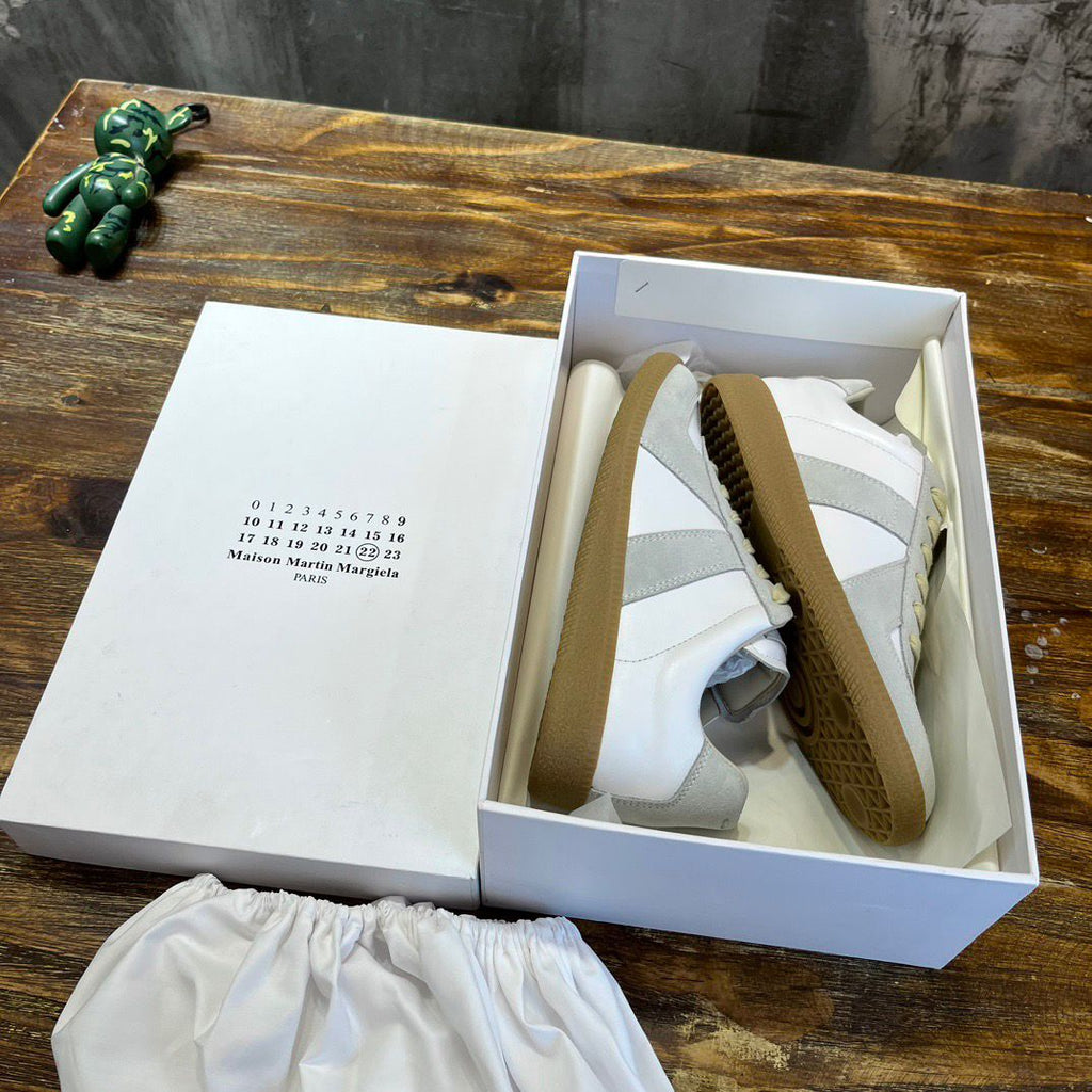 Luxury Retro White & Grey Leather Sneakers with Gum Sole – Minimalist Streetwear Edition